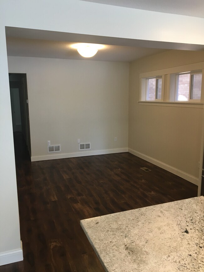 Living - 3245 Hennepin Ave