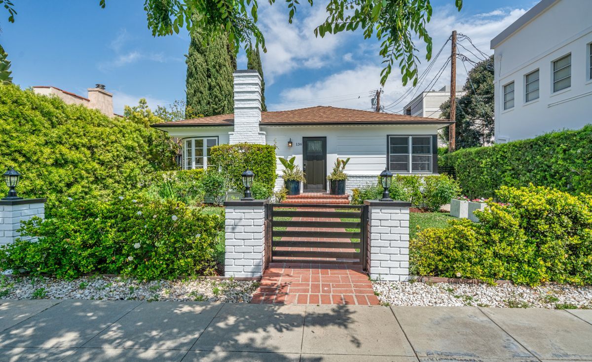 Foto principal - 136 N Hamel Dr