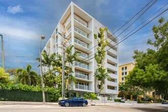 Building Photo - 2740 SW 28th Terrace