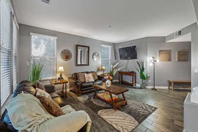 Foto del edificio - 1107 Shadowcrest Ln