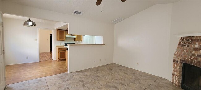Building Photo - 9404 Kempler Dr