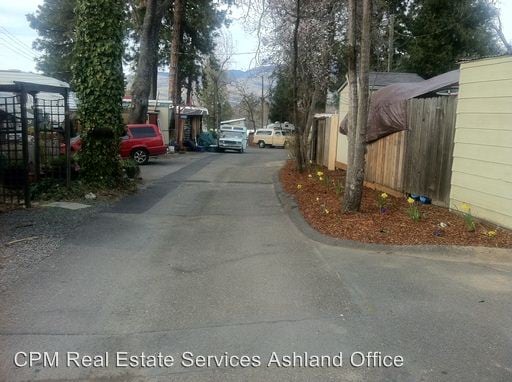Building Photo - 1565 Siskiyou Blvd
