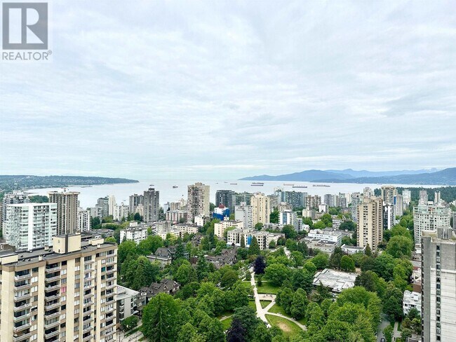 Photo du bâtiment - 918 W 49th Ave