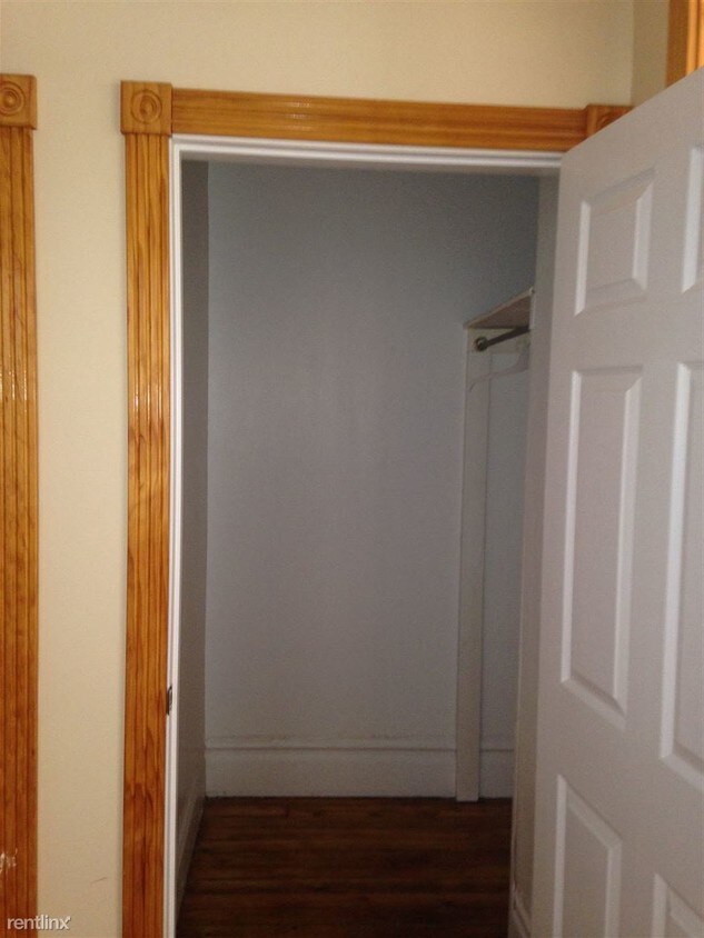 Primary Photo - 1748 N Whipple St