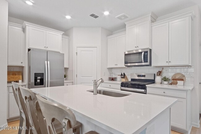 Building Photo - 531 Brandon Lks Dr