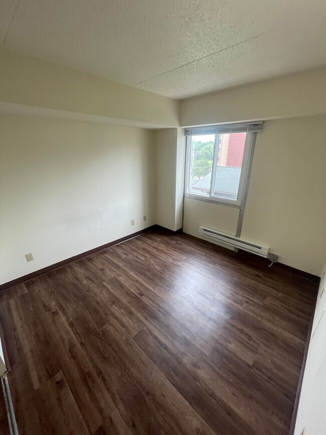 Foto del edificio - Riverview Tower Apartments