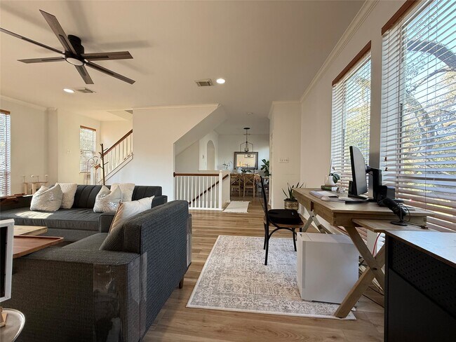 Foto del edificio - 1702 Tuam St