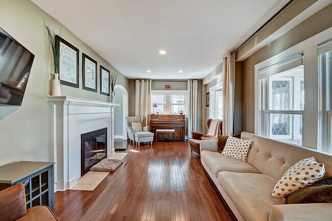 Building Photo - 4559 Carrollton Ave