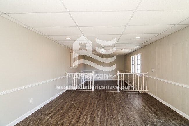 Foto del edificio - 1111 Lown Dr