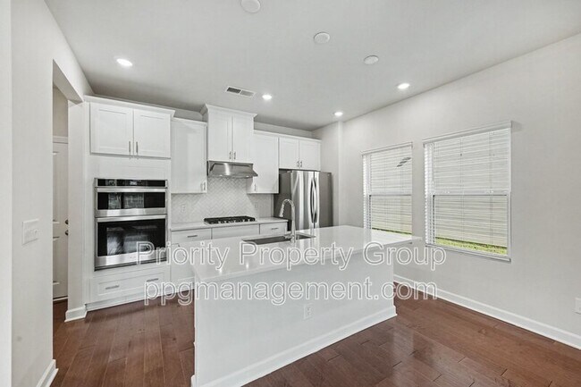 Building Photo - 13112 Kenworth Rd