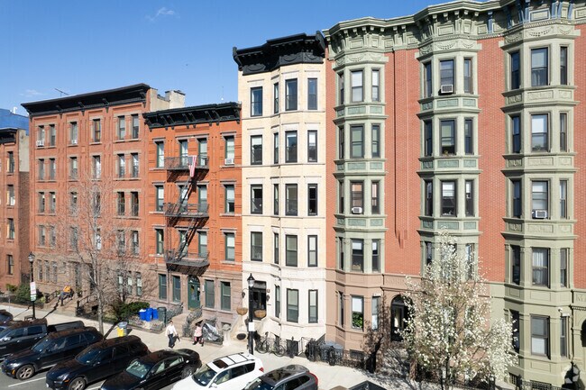 Foto del edificio - 815 Washington St