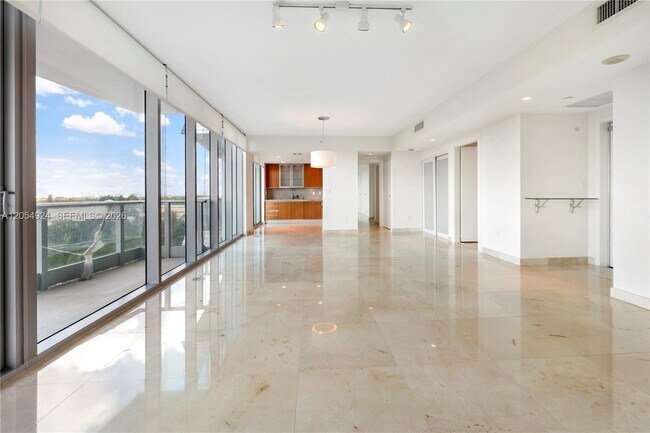 Foto del edificio - 2627 S Bayshore Dr