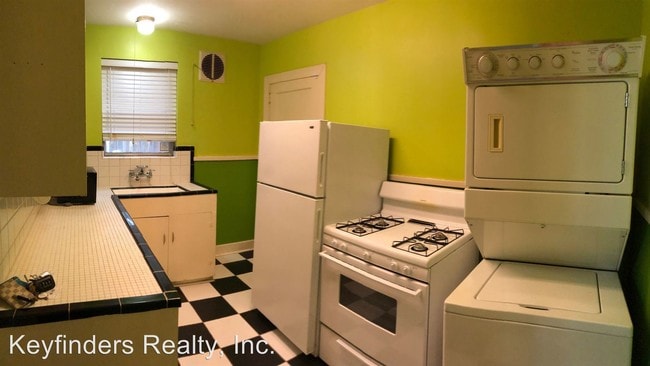Building Photo - 1 br, 1 bath House - 748 S. Acadian Thwy. #2