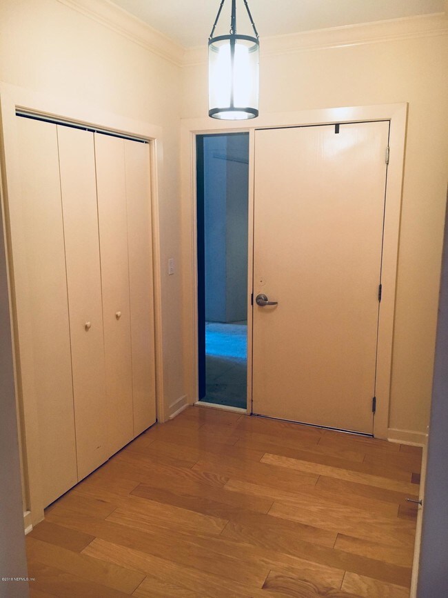 Foto del edificio - 1661 Riverside Ave