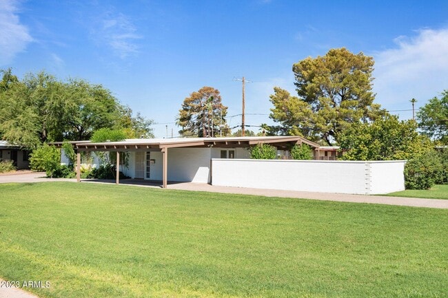 Building Photo - 1024 E Palo Verde Dr