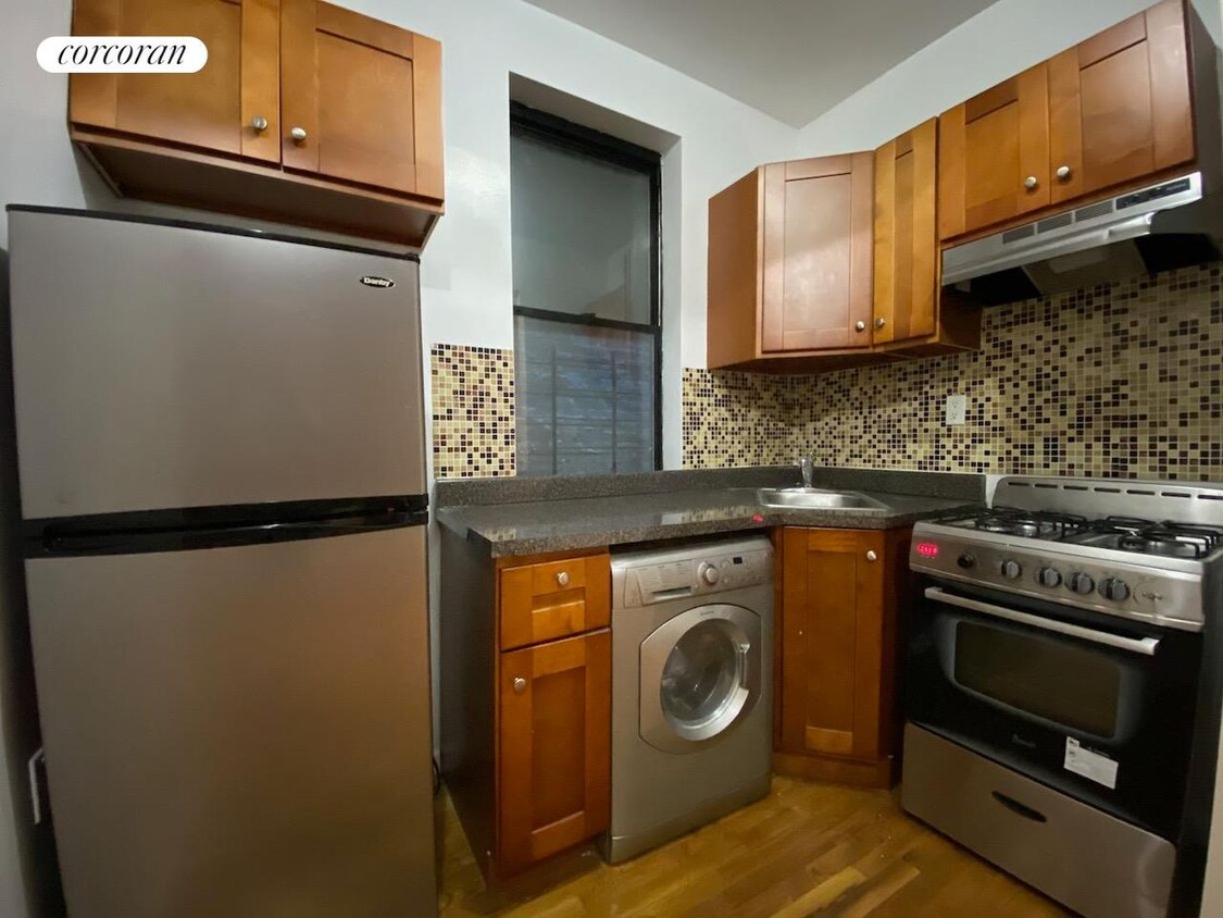 Foto principal - 454 W 57th St