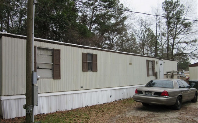 Building Photo - AVAILABLE NOW! NO PETS! SECTION 8 VOUCHERS WELCOME!