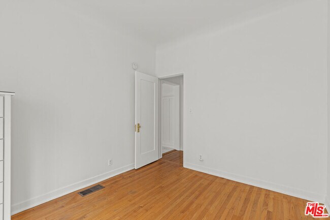Foto del edificio - 1819 Grace Ave