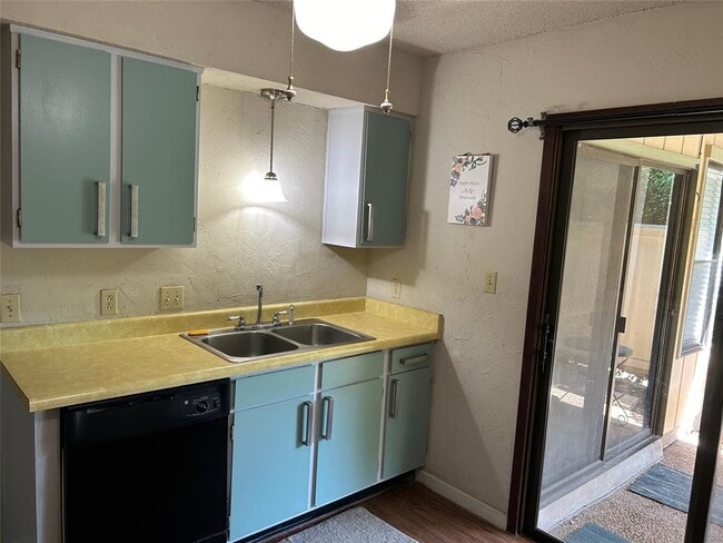 Foto del edificio - 9509 Blue Creek Ln