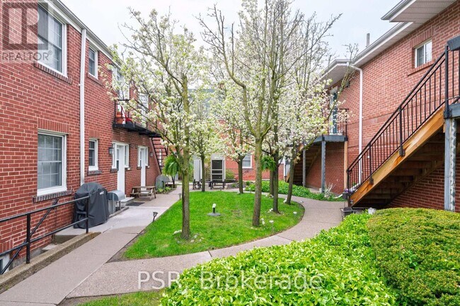 Photo du bâtiment - 1355 Bayview Ave