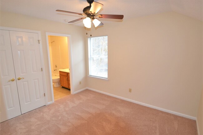 Building Photo - 3006 Cross Tie Ln