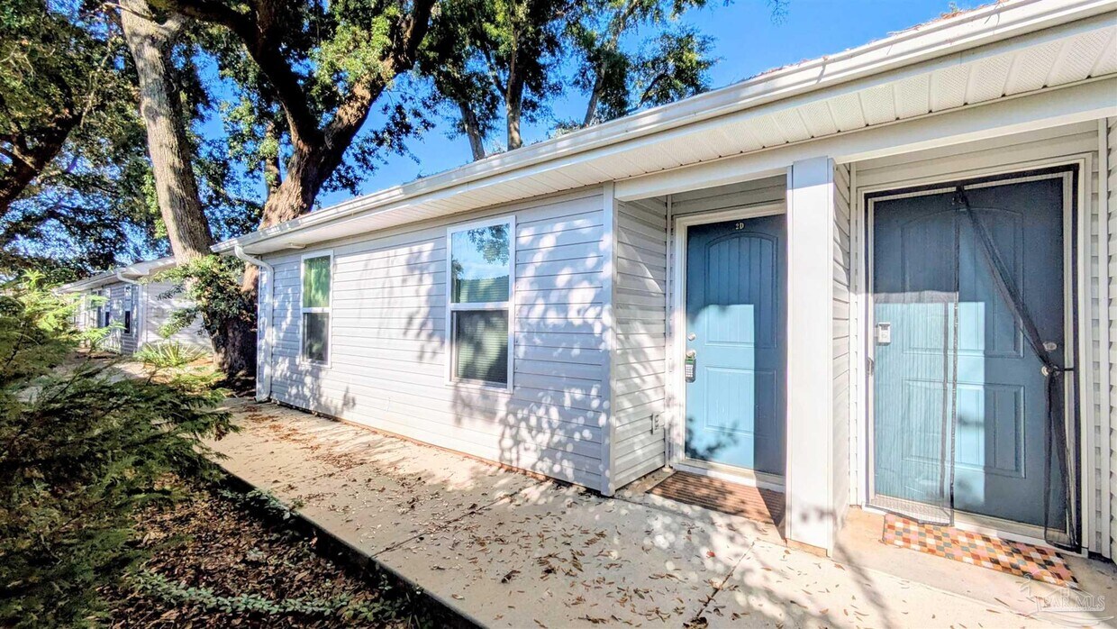 Foto principal - 313 N Navy Blvd