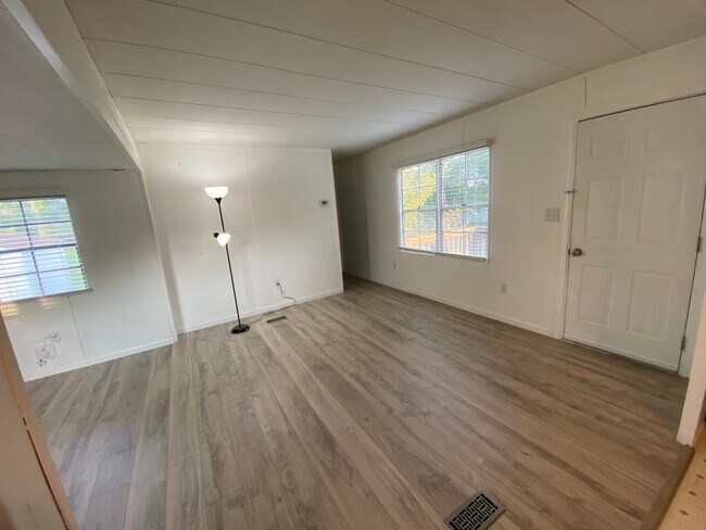 Foto del edificio - 5748 Park Rd