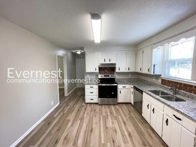 Foto del edificio - 638 Bunker Hill Rd