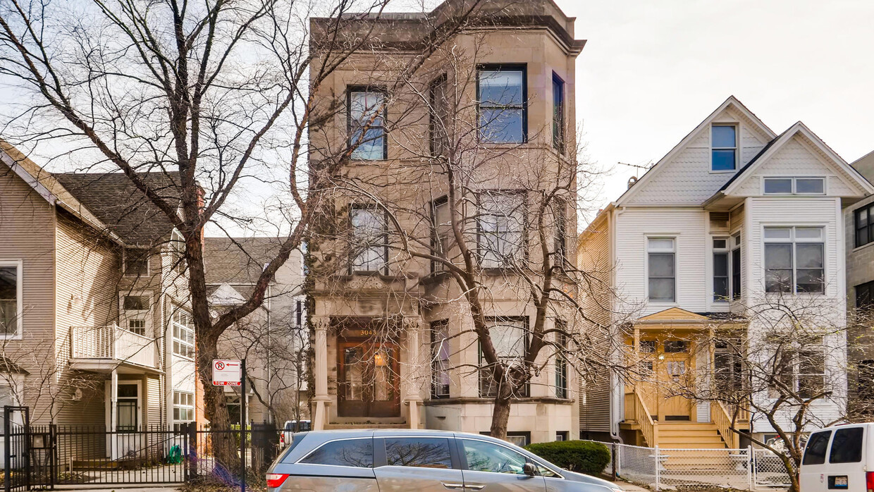 Primary Photo - 3043 N Kenmore Ave