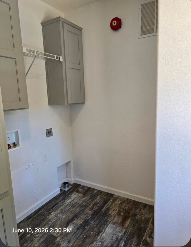 Foto del edificio - 3 bedroom 2 bath home in the country includes water electric and sewer