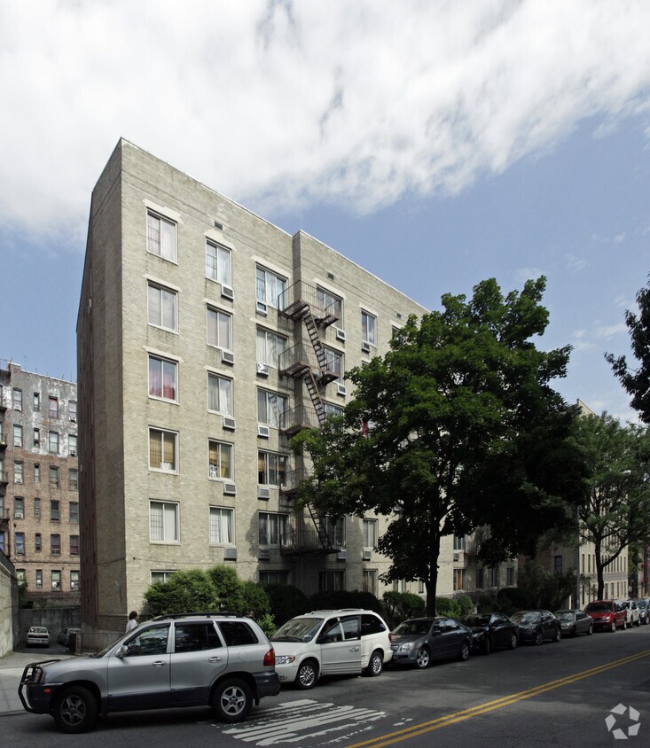 Foto principal - 3563 Bainbridge Ave