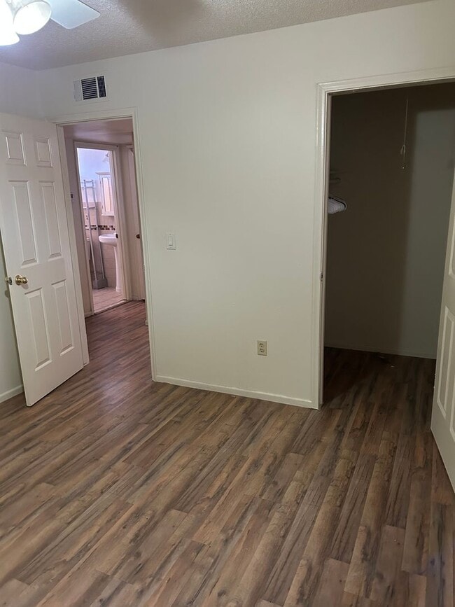 Building Photo - 2 Bedroom Holbrook Rental