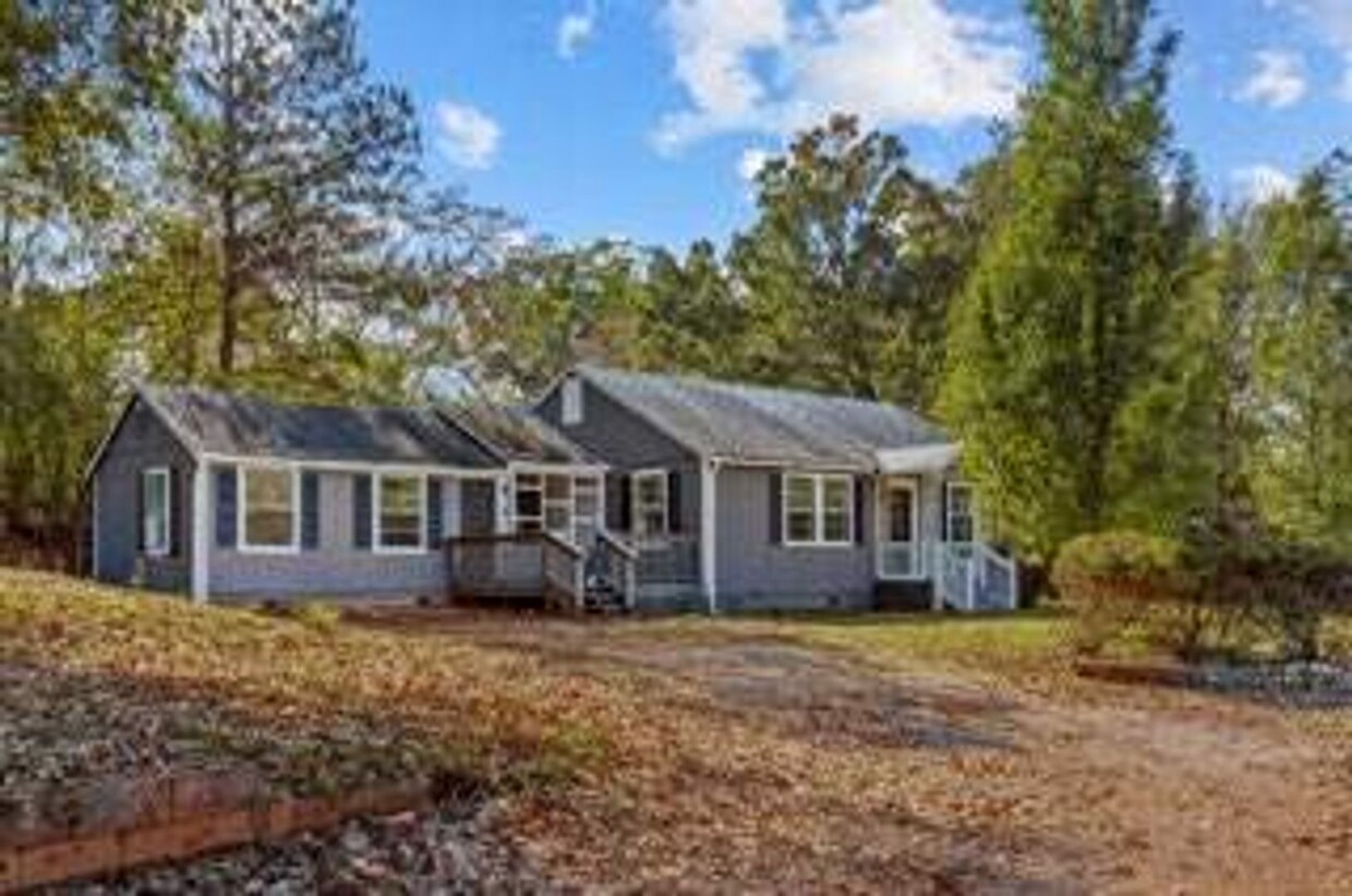 Primary Photo - Beautifully Renovated 4 Bedroom 2 Bath Hom...