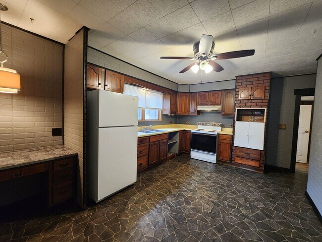 Building Photo - 3 Bedroom House, Clinton (Blanford)