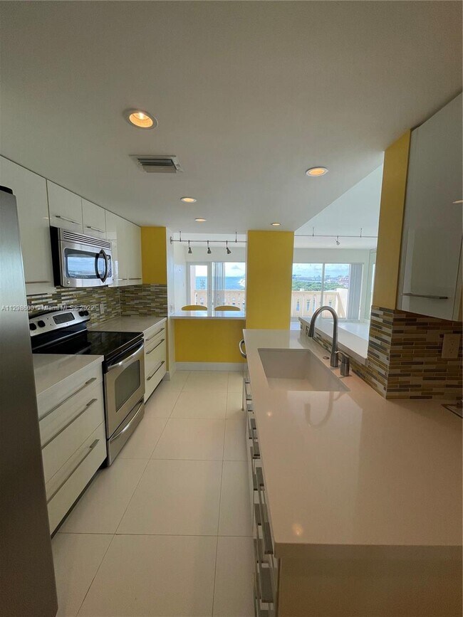 Building Photo - 2100 S Ocean Dr