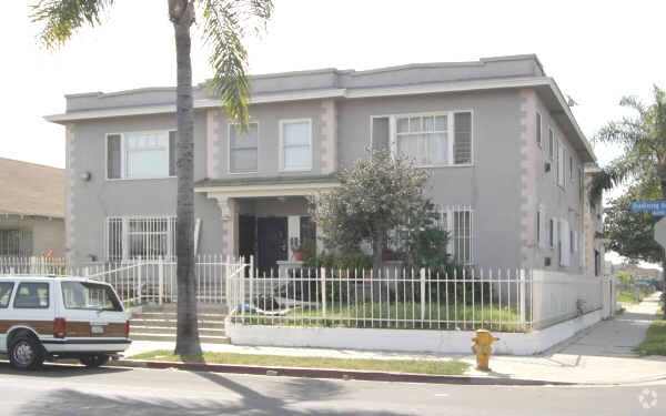 Foto principal - 1212-1212 1/2 W 40th Pl