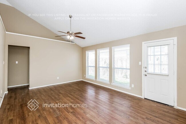 Foto del edificio - 10321 Pleasant Mound Dr