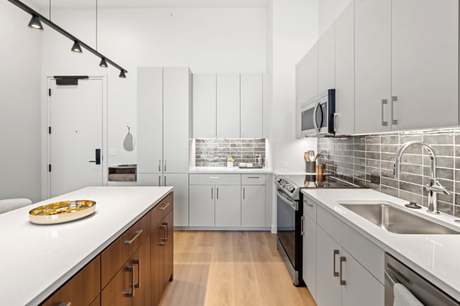 Photo - 1120 W Van Buren St Apartment