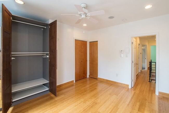 Building Photo - Wonderful East Passyunk Three Bedroom Home