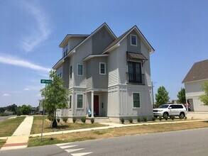Building Photo - 1570 4th Ave E