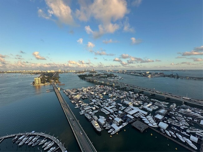 Building Photo - 555 NE 15th St