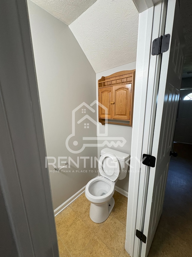 Building Photo - 2-Bed, 1.5-Bath Duplex/Townhome with Garage!