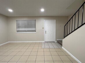 Building Photo - 2130 Greenbriar Colony Dr
