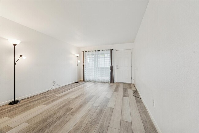 Foto del edificio - 4450 Sherwood Ln