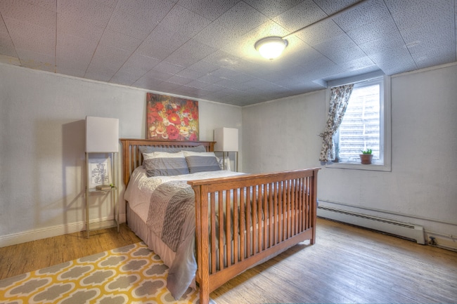 Building Photo - 401.5 Lilac Ln