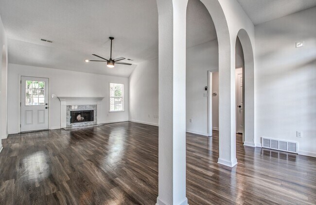 Building Photo - 5624 Annandale Dr
