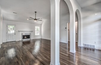 Building Photo - 5624 Annandale Dr