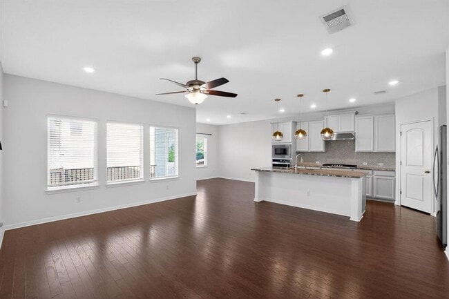 Building Photo - 108 Meadow Wood Cv