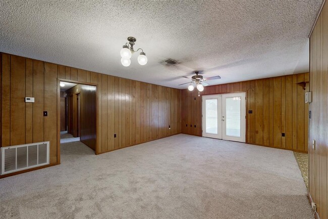 Building Photo - 150 Rosa Lee Ln
