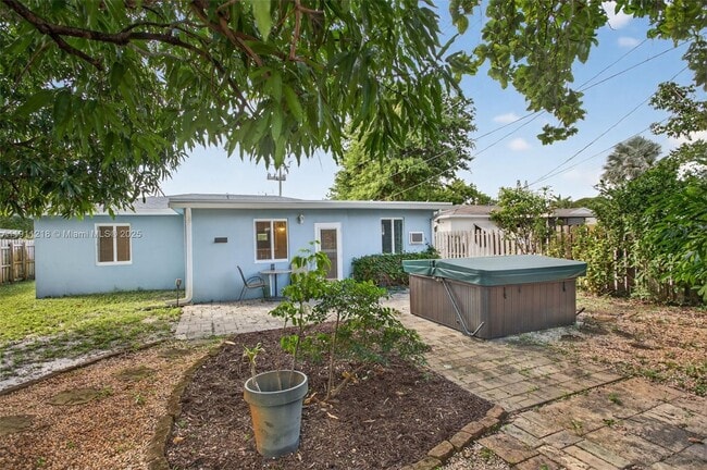 Foto del edificio - 4820 NE 1st Terrace